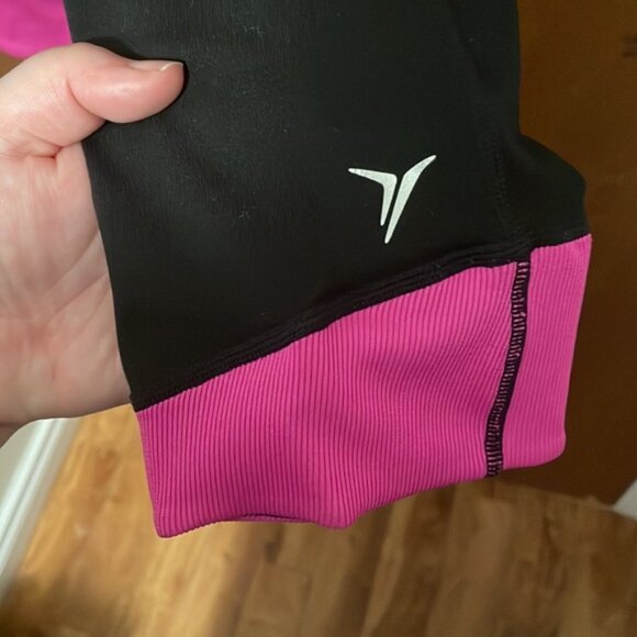 Old Navy Active Capri Leggings - Picture 5 of 7